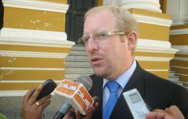 Adrián Oliva asume como Viceministro de Autonomías