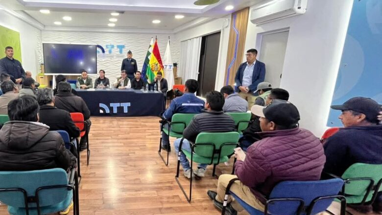 Acuerdo con el transporte de Yungas y el norte paceño