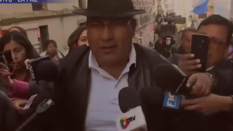Dirigente de la COB llega a la Casa Grande del Pueblo para firmar acuerdo con el Gobierno