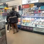 Cambio flexible no incide en precio de laptops y celulares porque vendedores usan el dólar paralelo