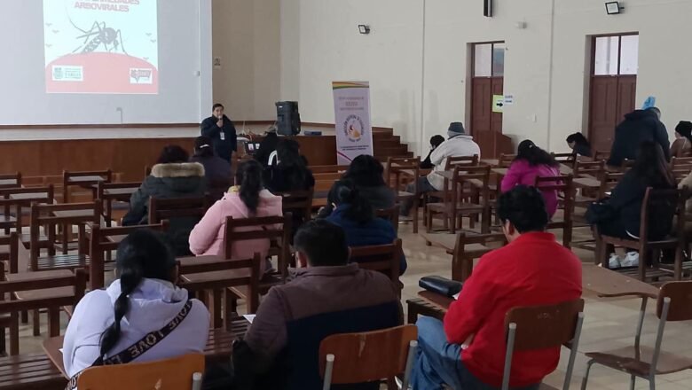 SEDES Tarija capacita a maestros y padres en prevención y vacunación