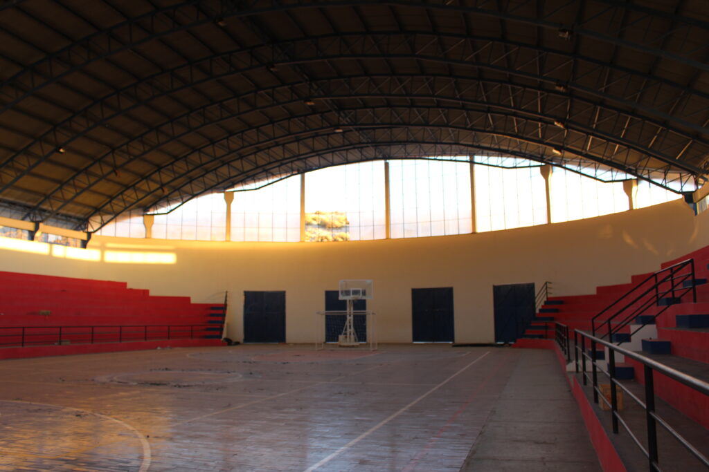 En su visita a Yunchará Gobernadora Soruco constató deterioro y abandono del Complejo Deportivo