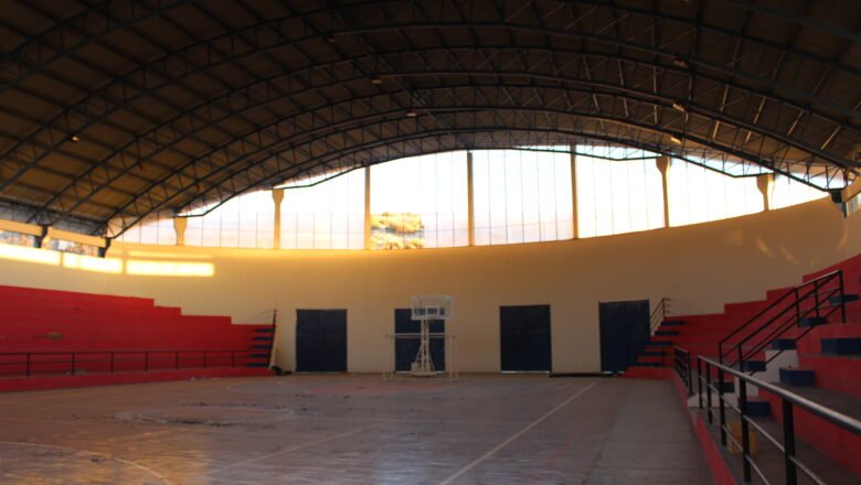 En su visita a Yunchará Gobernadora Soruco constató deterioro y abandono del Complejo Deportivo