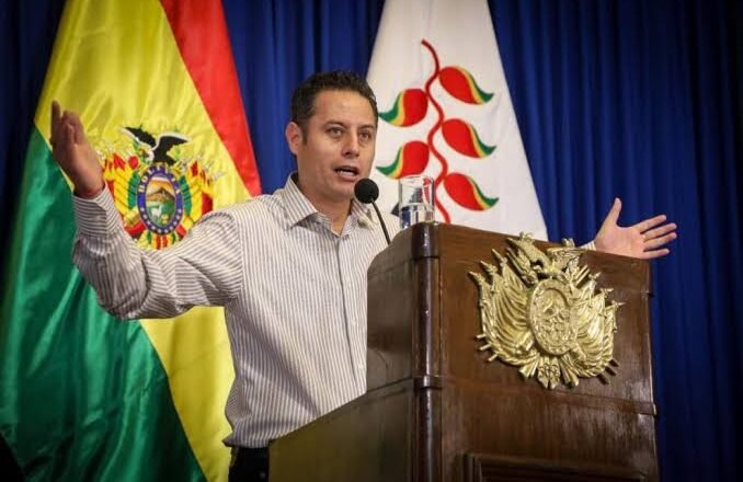 Vicepresidente Lara denuncia marginación y falta de gestión