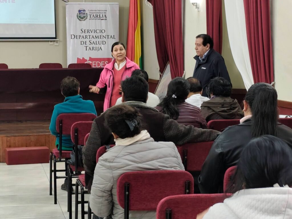 SEDES Tarija impulsa taller para fortalecer atención a mujeres