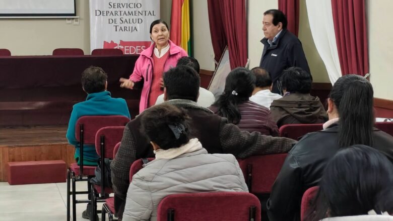 SEDES Tarija impulsa taller para fortalecer atención a mujeres