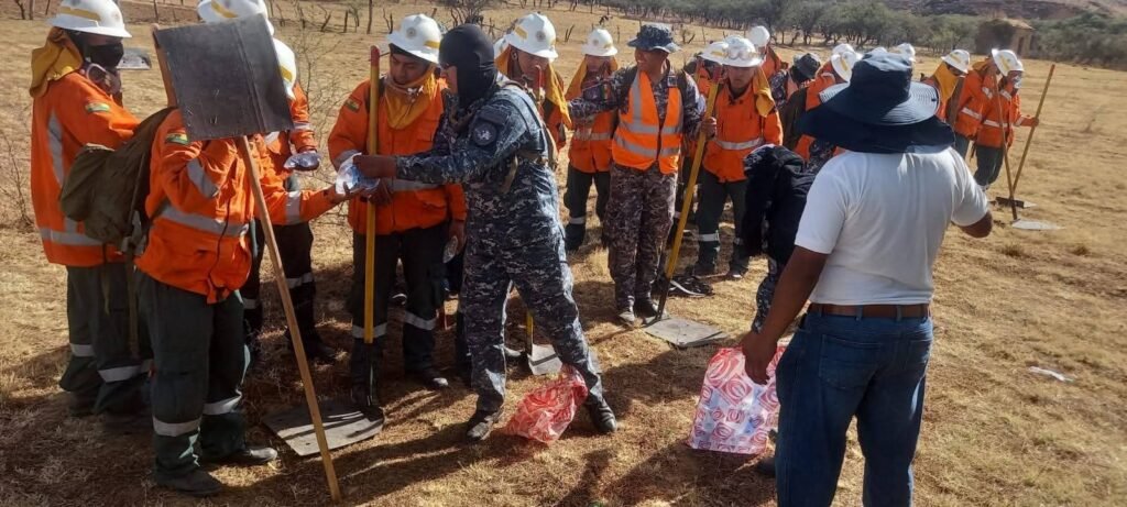 Uriondo realiza gestiones para el traslado de personal para sofocar incendio