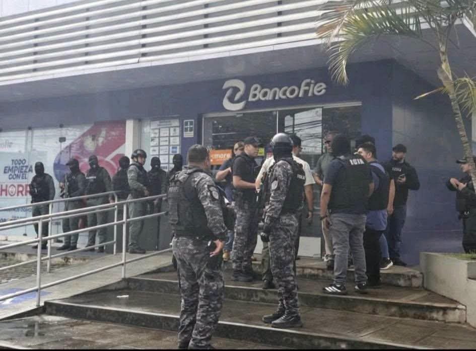 4tr4c0 en el Banco FIE en Santa Cruz
