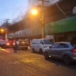Santa Cruz: Incendio de gran magnitud en la Feria Barrio Lindo