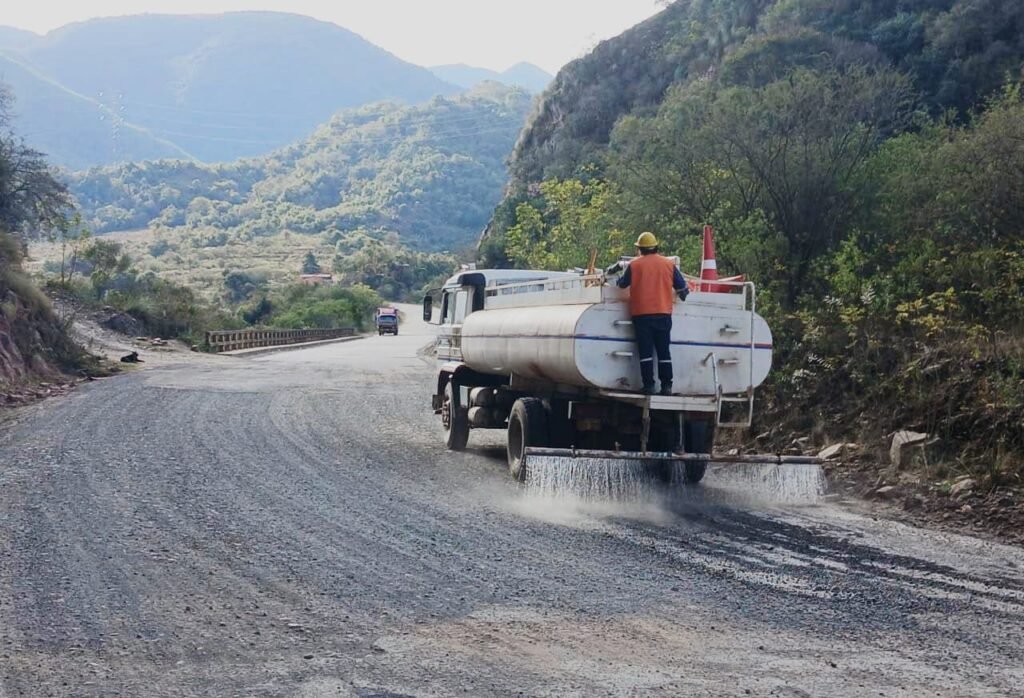 La ABC realiza el mantenimiento vial para mejorar la circulación en el tramo Tarija-Entre Ríos