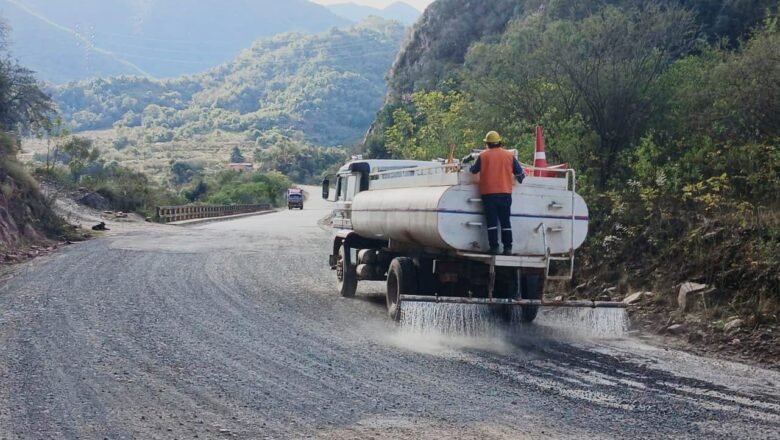 La ABC realiza el mantenimiento vial para mejorar la circulación en el tramo Tarija-Entre Ríos