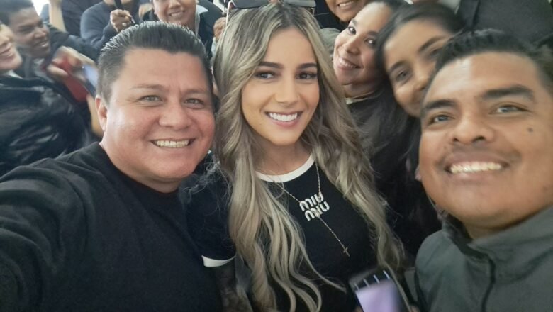 Tatiana Marset se roba las miradas de los periodistas y posa para las cámaras en Santa Cruz