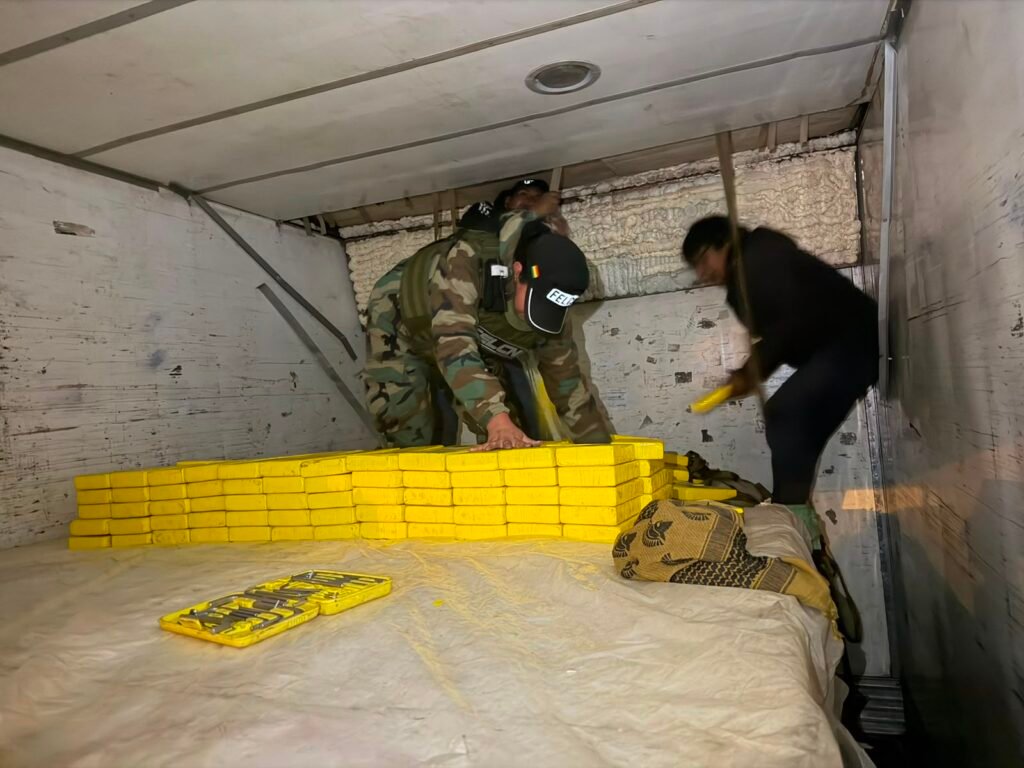 Tarija: Fiscalía investiga a sujeto encontrado con más de 378 kilos de cloridr4t0 de c0c4in4 oculto en un frigorífico