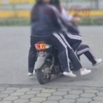 Código de Tránsito ignorado, adolescentes desafían la ley en moto