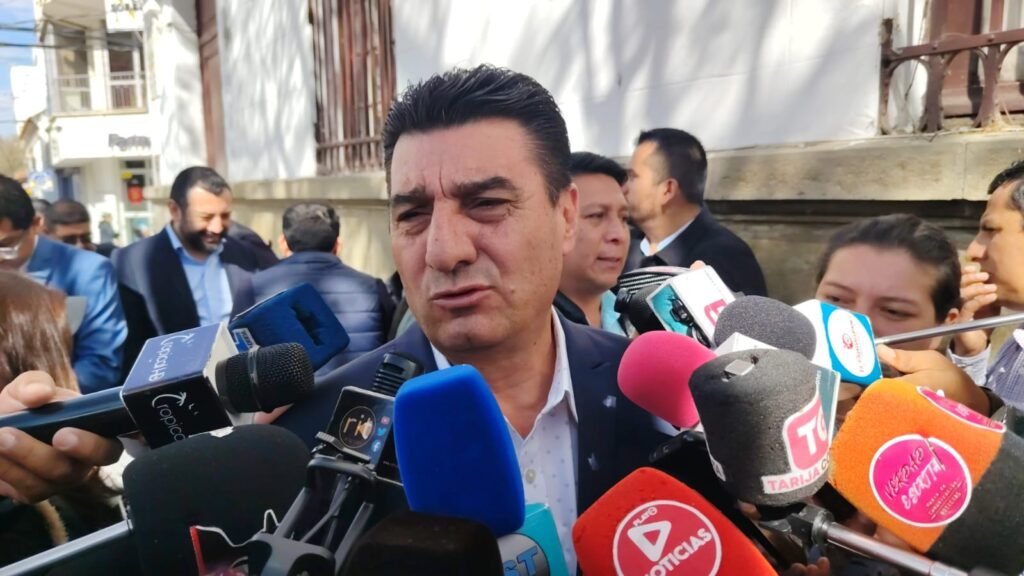 Tarija: Torres acusa al Gobierno por retrasos en obras escolares