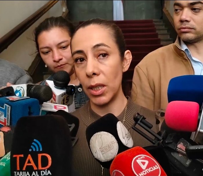 Gobernadora Soruco advierte riesgo de paralización en la Asamblea
