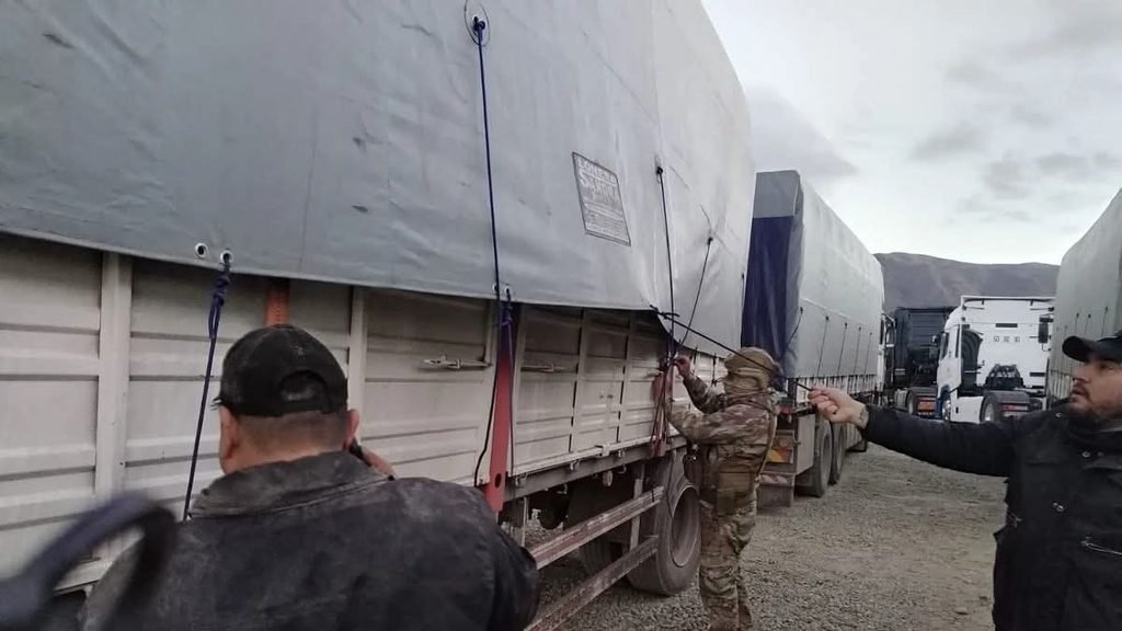 Tarija: Decomisan cigarrillos que estaban a bordo de cinco camiones