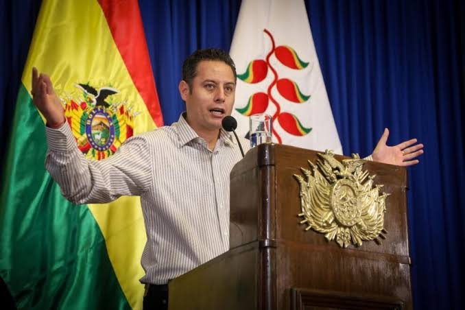 Vicepresidente Lara advierte debilitamiento del Gobierno de Paz