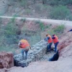 La ABC ejecuta colocacion de gaviones y geotextiles en el sector volcán  plomo para proteger la plataforma en la ruta Tarija- VillaMontes