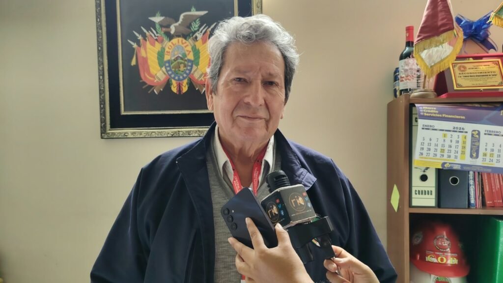Ortiz destaca unidad sindical y marca distancia del MAS